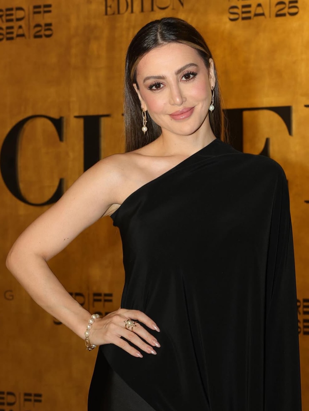 مرام علي بمكياج ناعم وجذاب