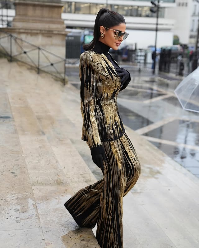 مرمر حليم بإطلالة البدلة المرصعة بالذهبي