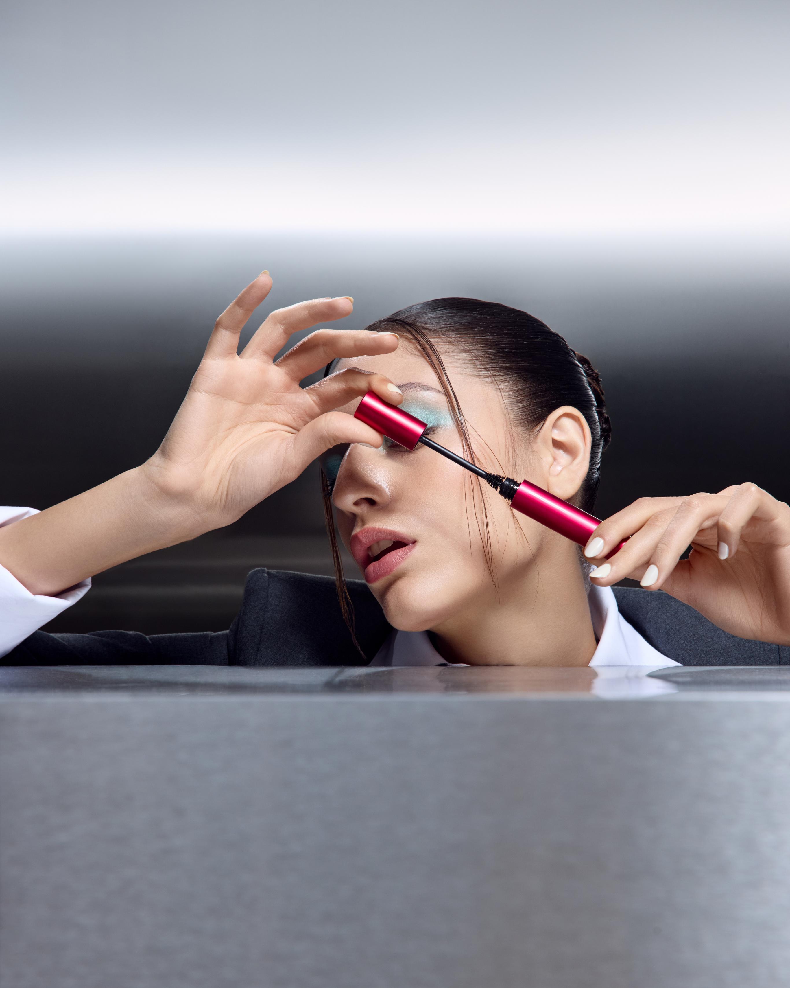 مسكارا بيج فان فوليومايزنج المقاومة للصحراء ومصممة لتحمل الحرارة والرطوبة الشديدة
