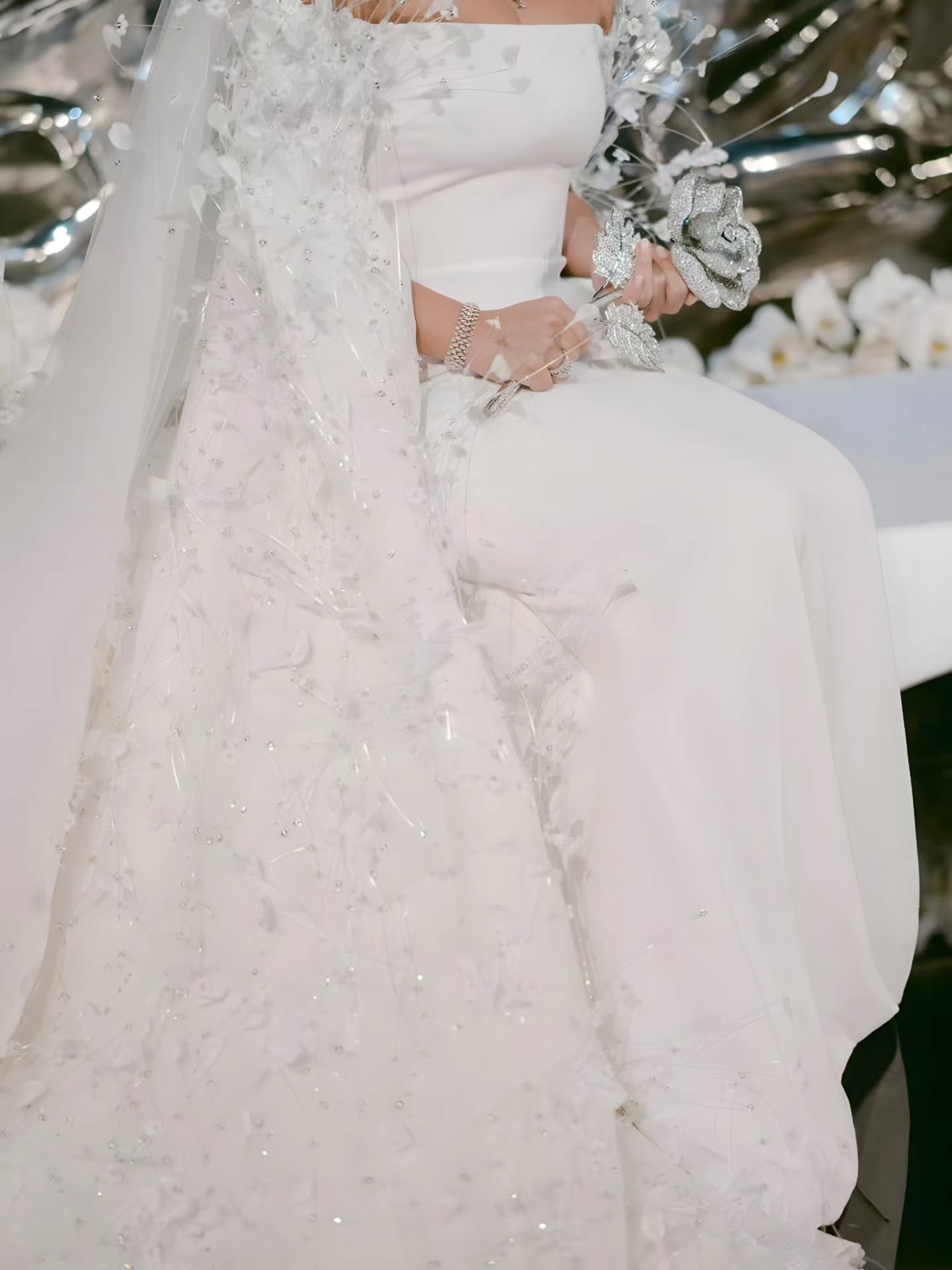 مسكة عروس مميزة مصنوعة من وردة واحدة