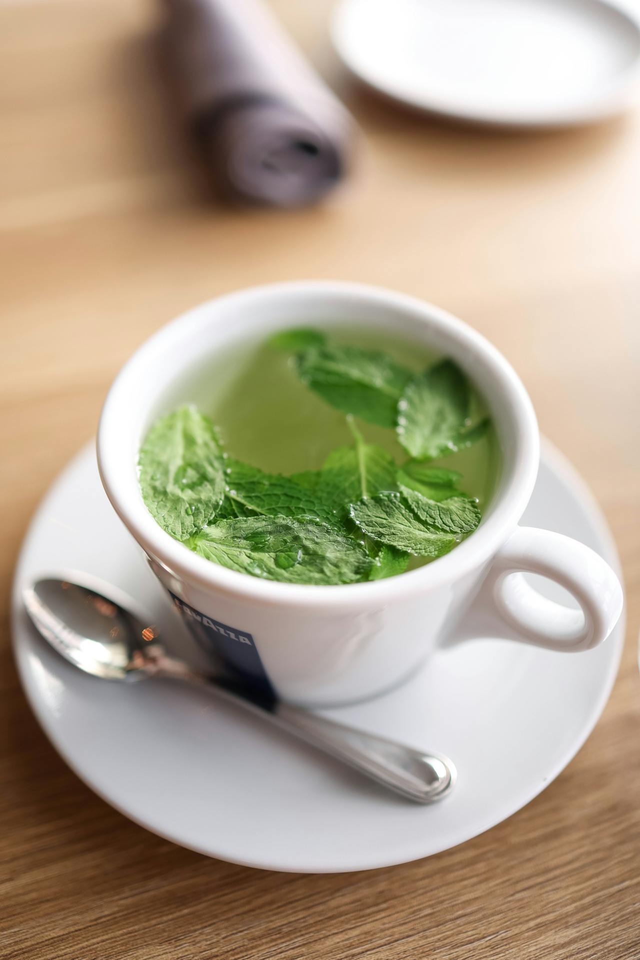 مشروب الشاي الأخضر لاستعادة نشاط الجسم وحيويته  صباحًا لتفادي الشعور بالكسل والخمول