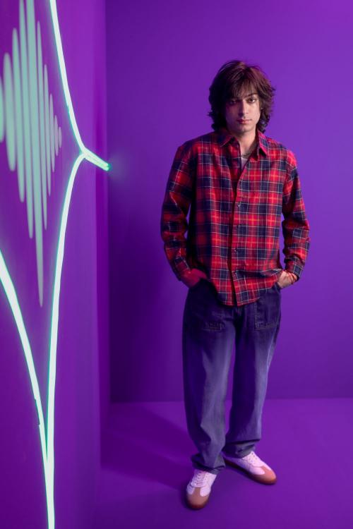 مشعل تَمَر باختيارات متنوعة تحاكي شخصيته الجريئة وهويته الموسيقية