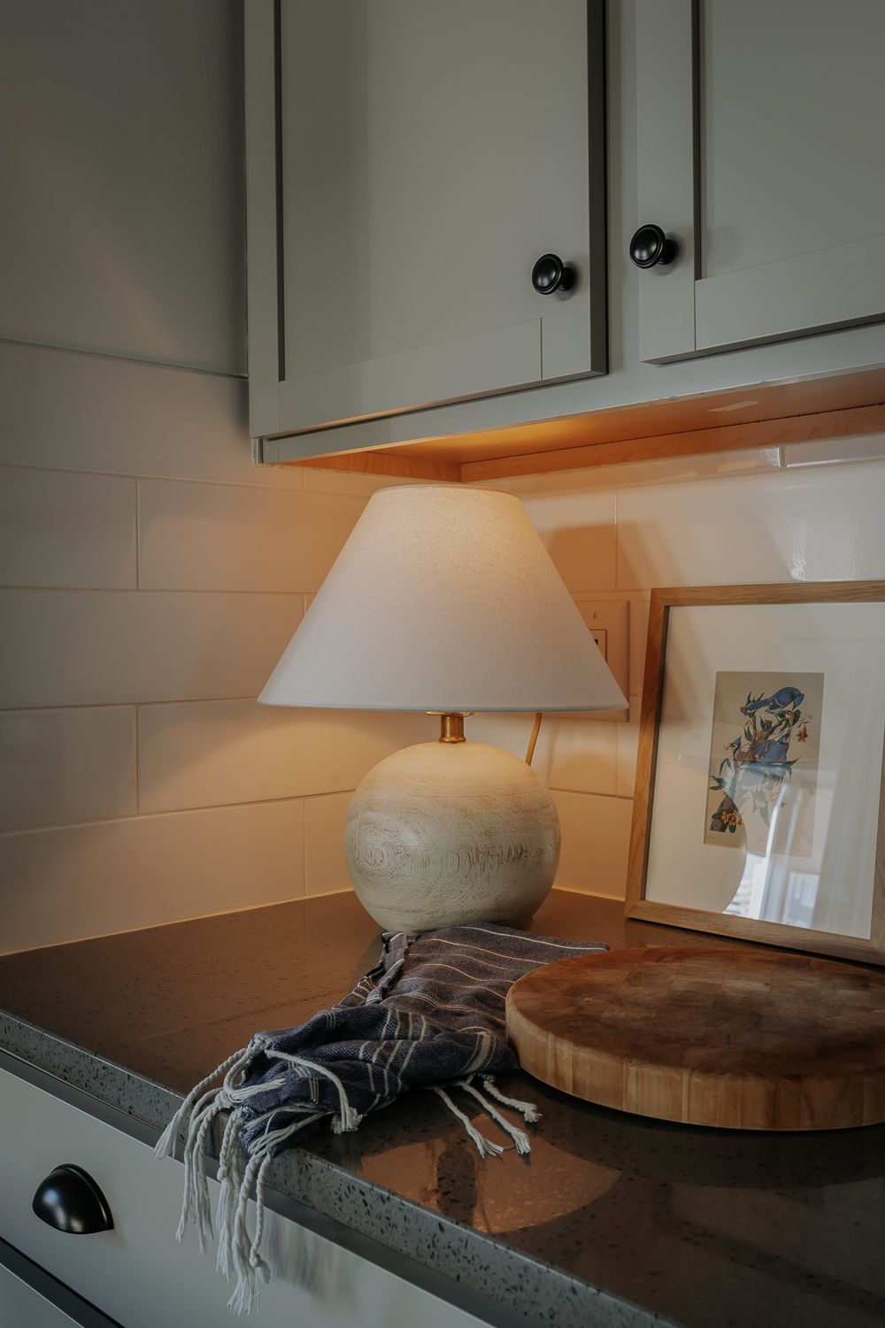 مصابيح الطاولة في المطبخ