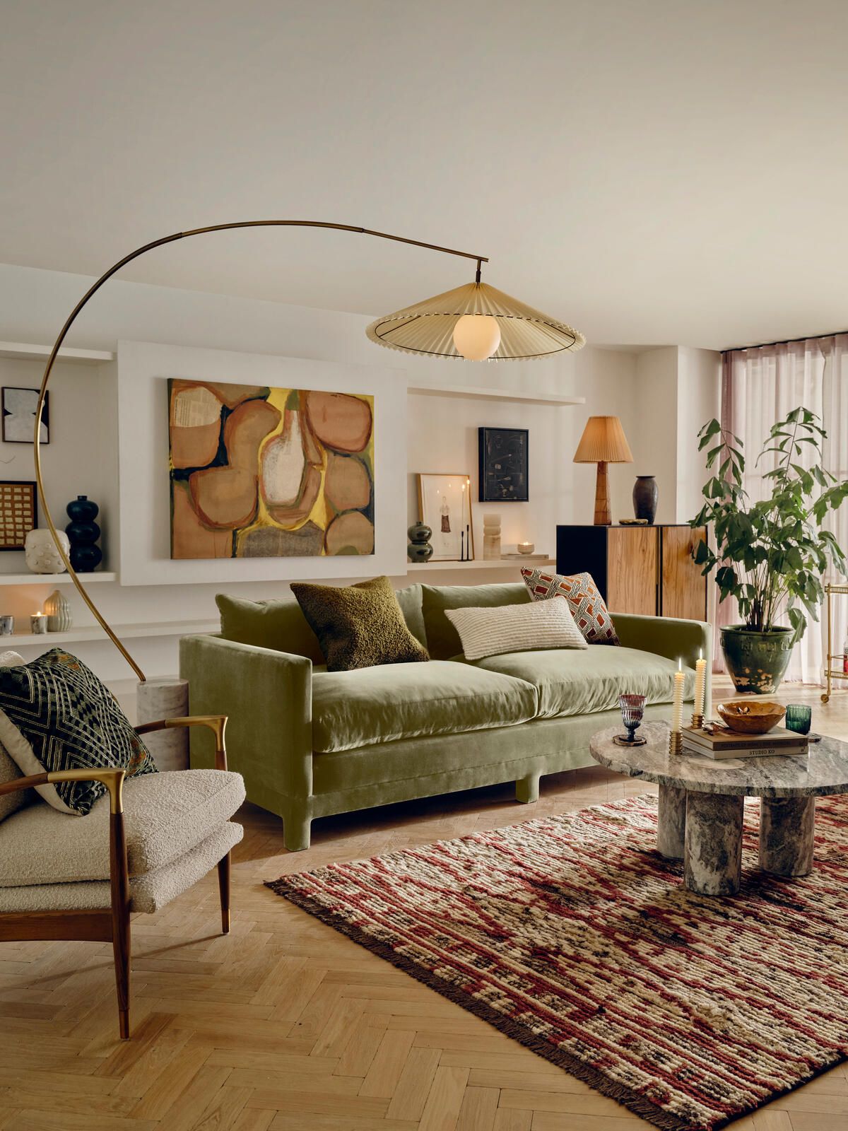 مصباح أرضي عتيق الطراز