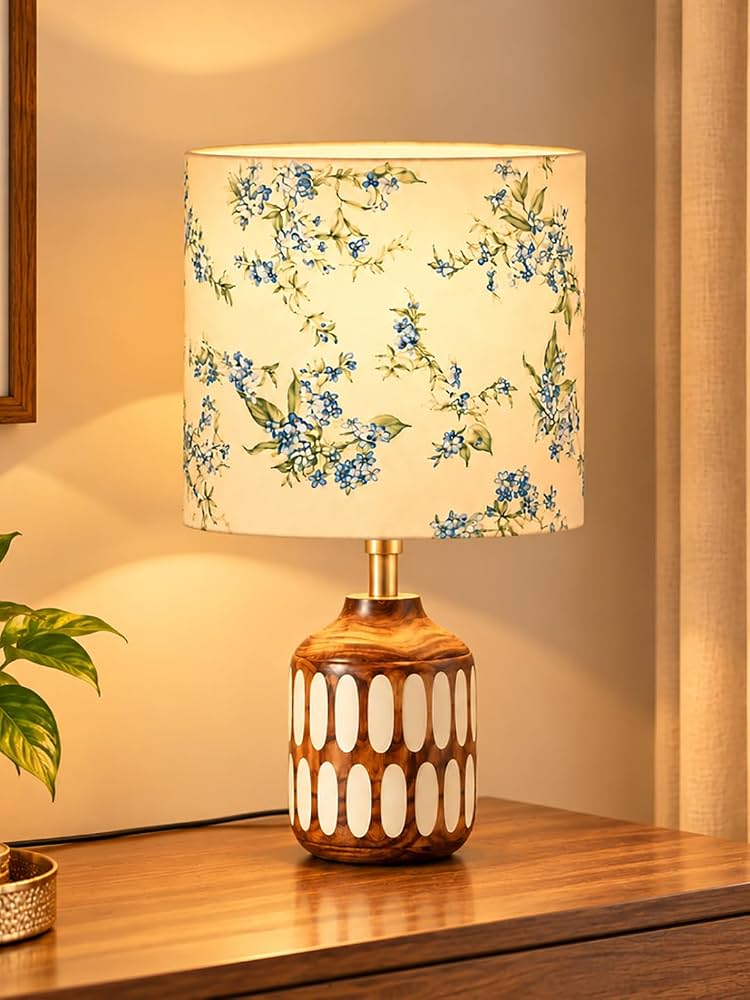 مصباح طاولة مميز التصميم