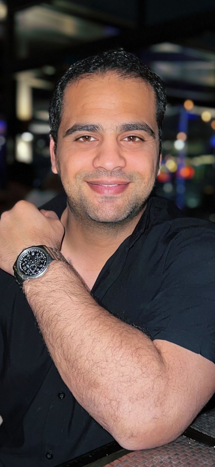 مصفف الشعر كريم عاشور