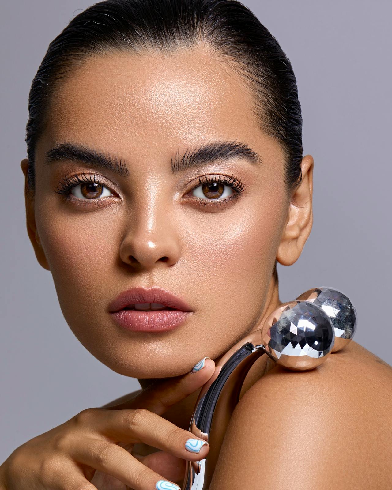 مضادات الشيخوخة تُعزز جمال البشرة باتباع روتين ليلي غتي المرطبات والتدليك المنتظم