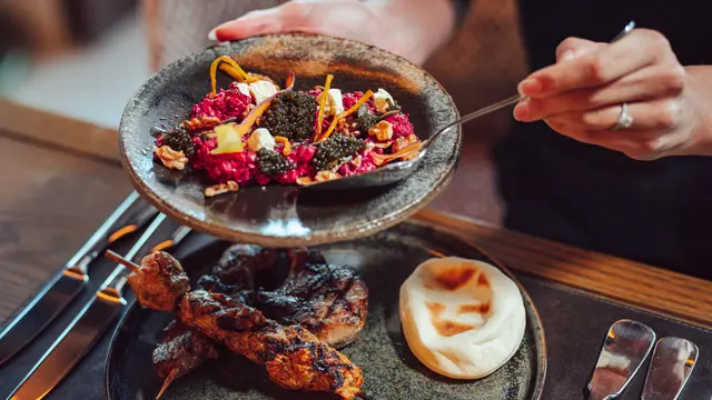 مطعم حرة من بانيان تري العلا