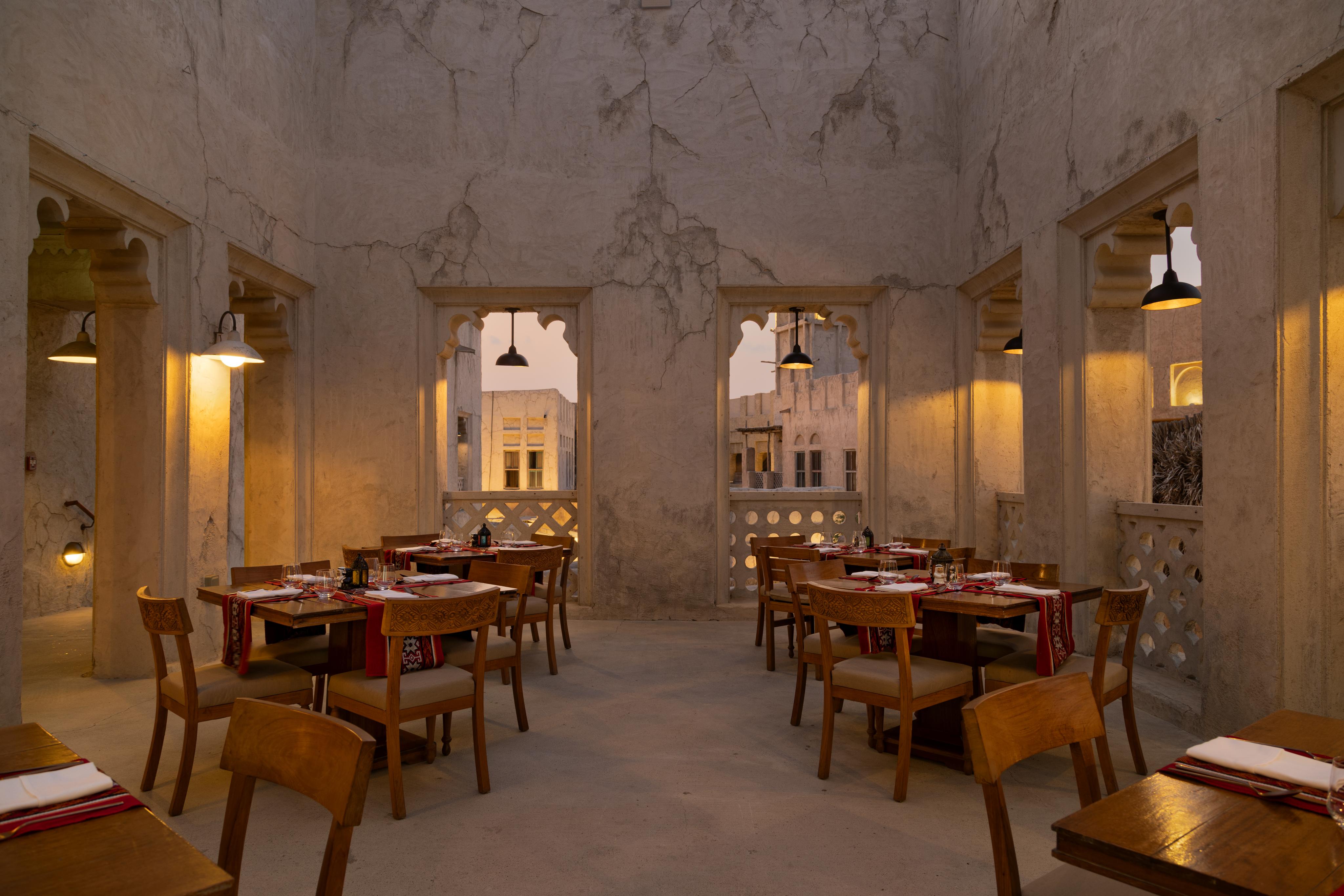 مطعم سبعة في فندق السيف التراثي