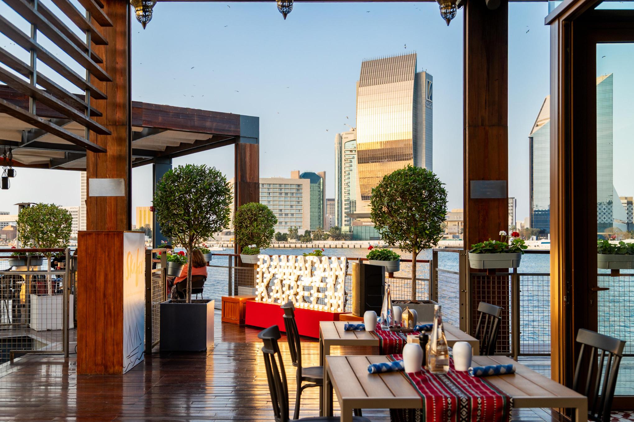 مطعم سكافوس في كانوبي من هيلتون دبي السيف