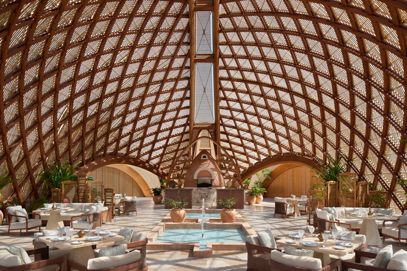 مطعم سيتا.. رحلة ذوقية عالمية في قلب البحر الأحمر