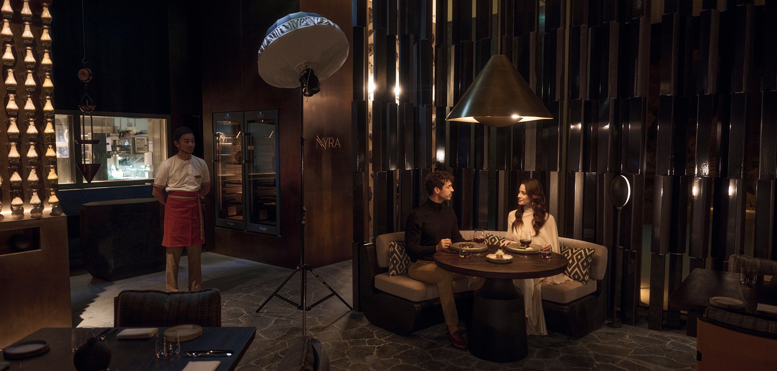 مطعم نايرا.. الجوهرة المتلألئة بين الصخور في ديزرت روك 