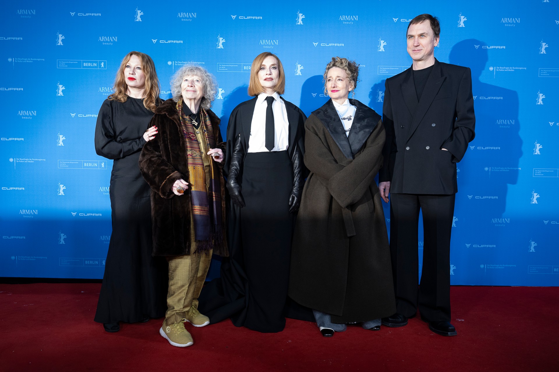 مع بطلة فيلمها ومديرة مهرجان برلين خلال العرض العالمي العالمي للفيلم - إدارة المهرجان