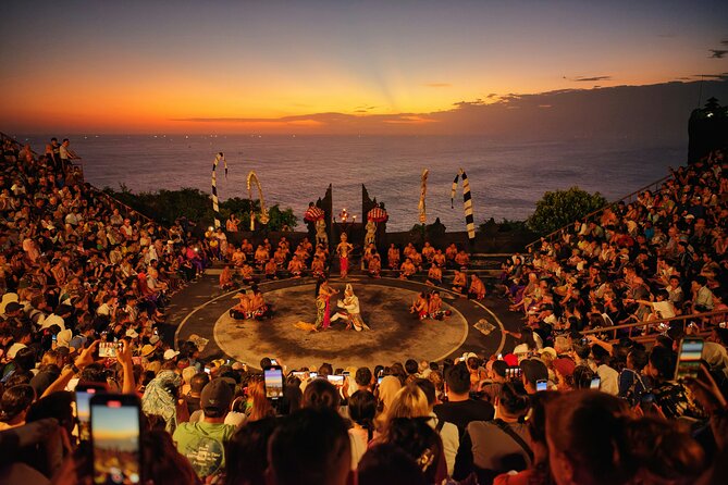 معبد اولواتو Uluwatu Temple ورقصة الكيتشاك
