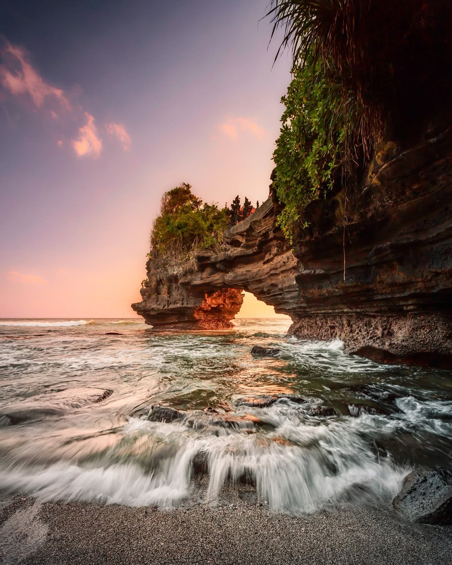 معبد تانه لوت Tanah Lot عند الغروب