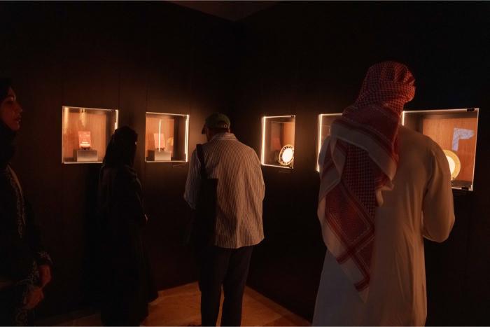 معرض سيفين ونخلة رحلة ملهمة لمسيرة الشعار الوطني عبر الزمن