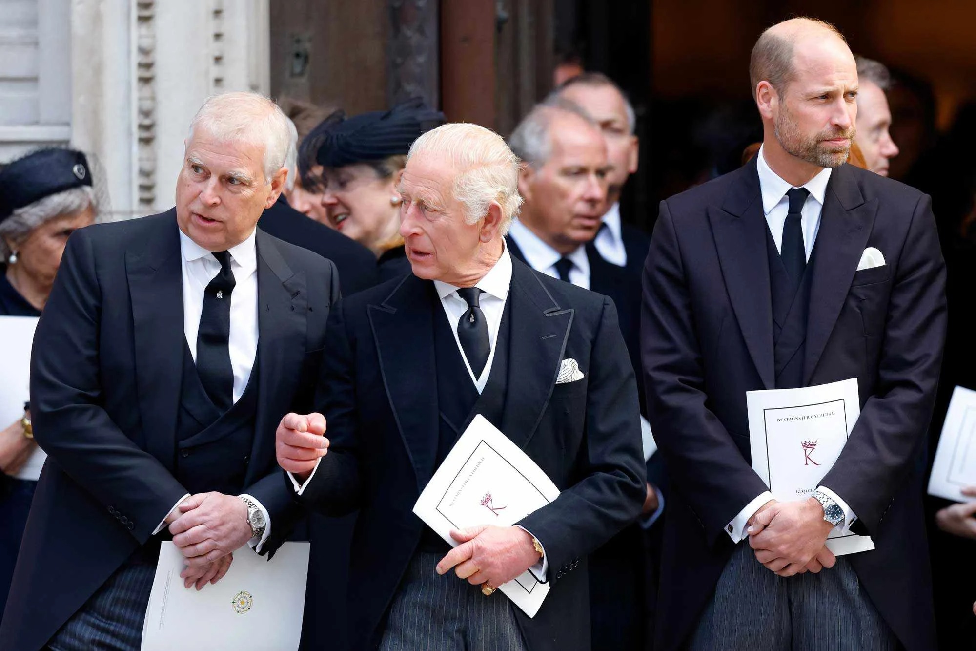 معضلة دستورية.. أندرو الثامن في ترتيب الخلافة