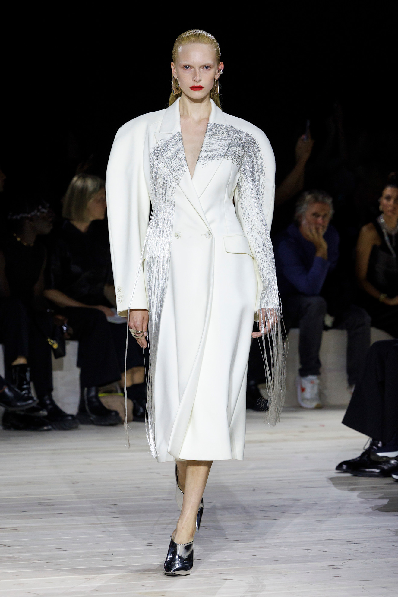 معطف بأكمام منفوخة من Alexander McQueen