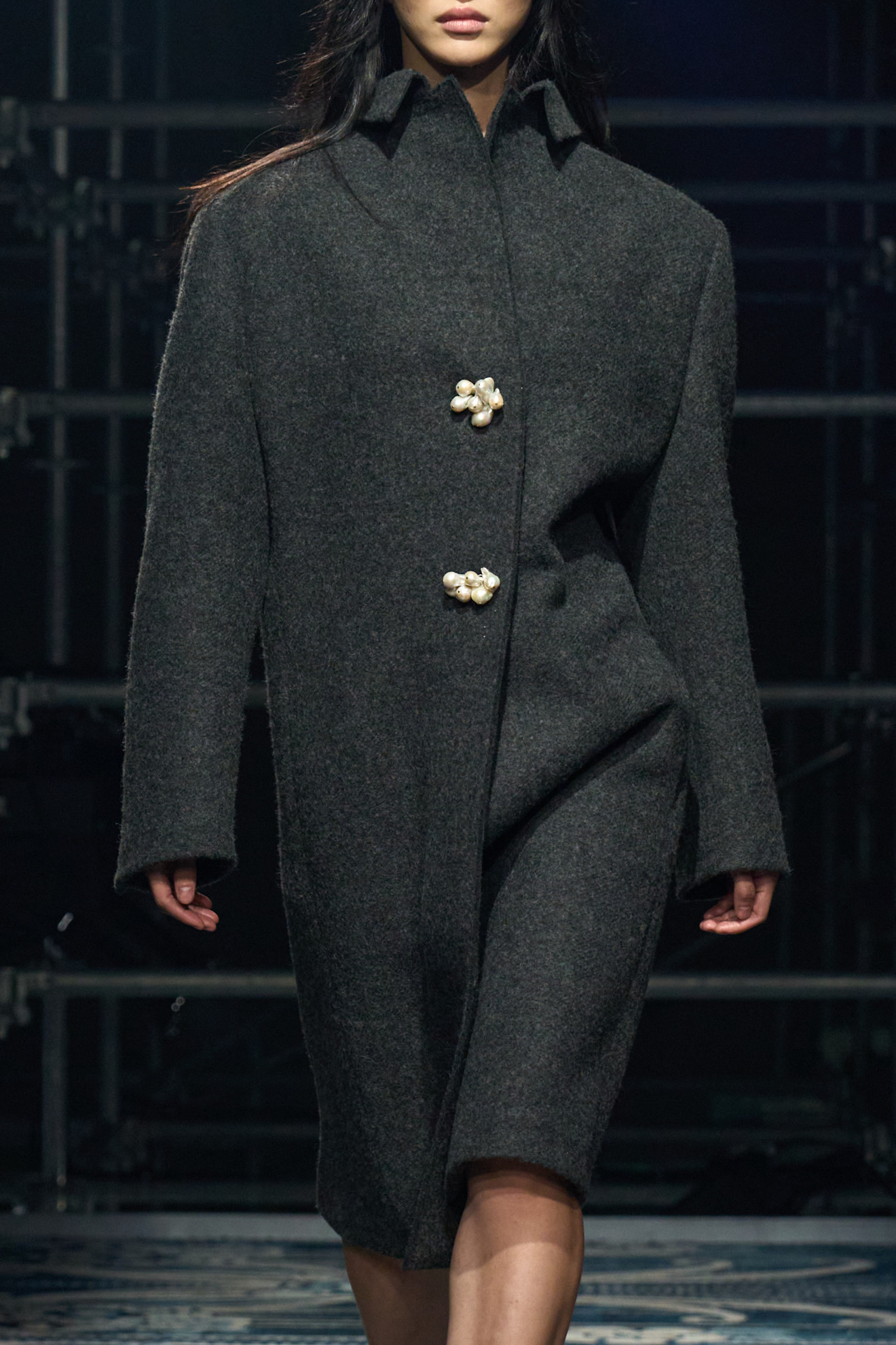 معطف ثقيل وأنيق من Prada