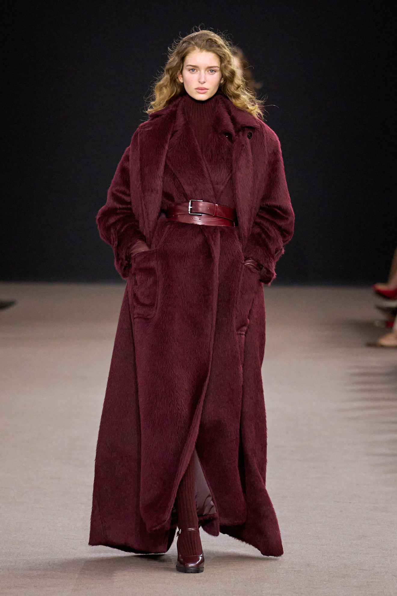 معطف خمري ضخم من Max Mara