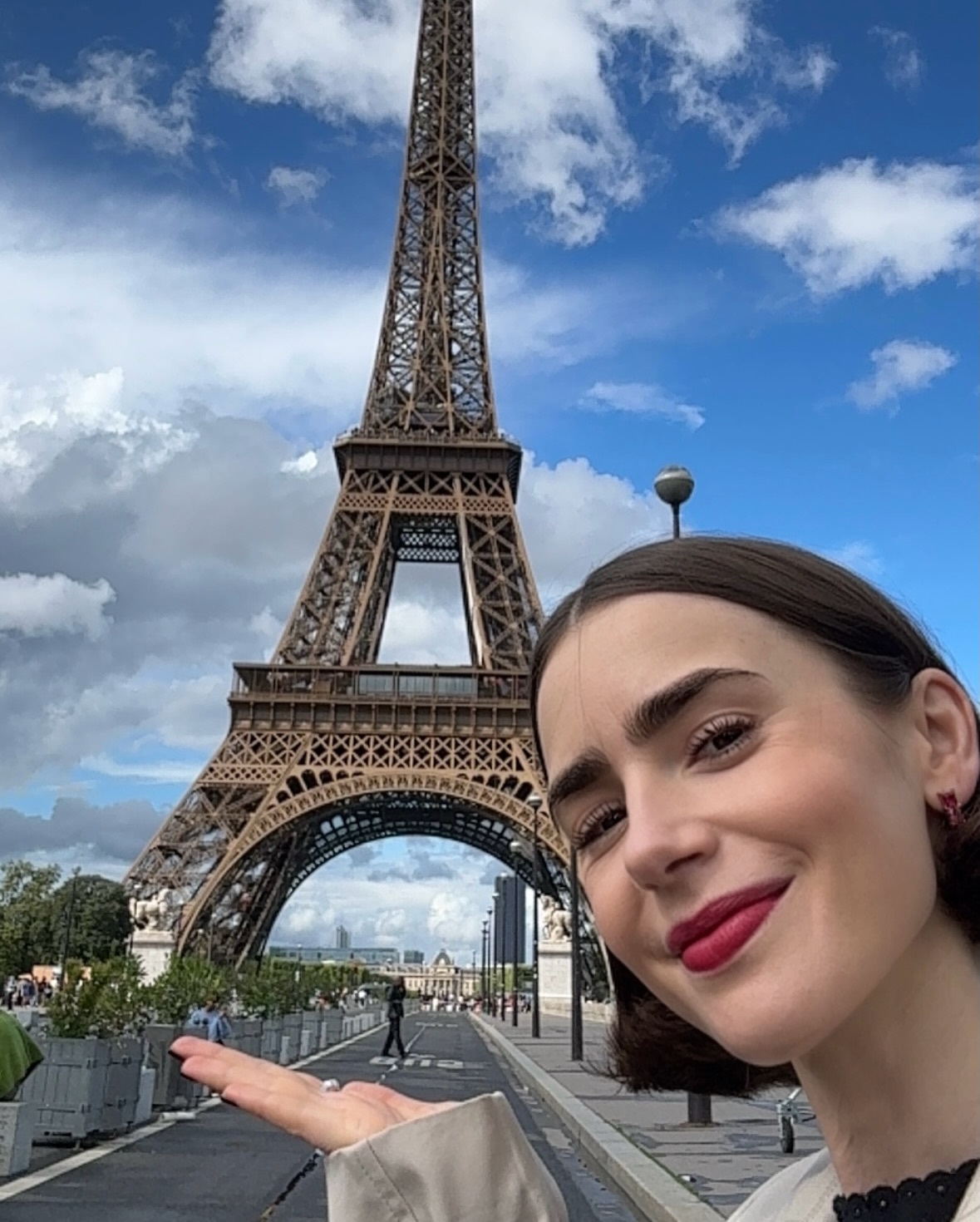 مغامرة أخيرة لـ"Emily in Paris" " خارج فرنسا