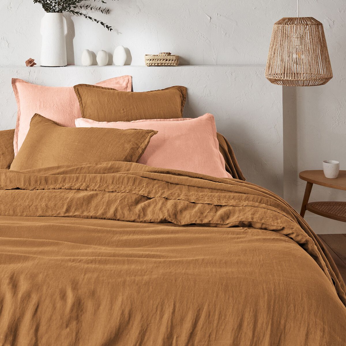 مفروشات سرير من الكتان