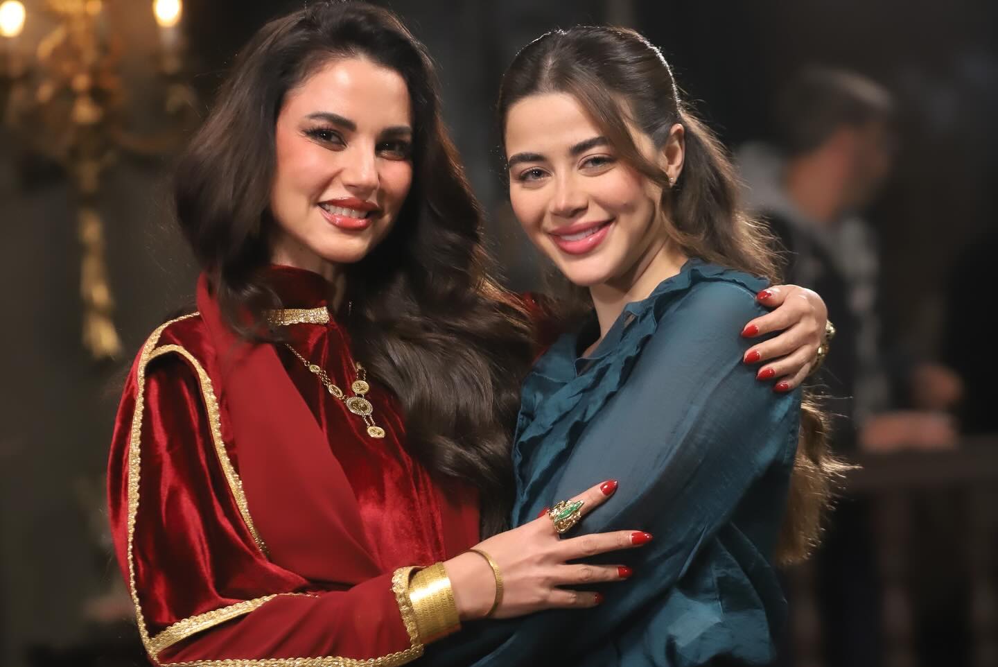 مقارنة بين إطلالات مجوهرات بطلات مسلسل علي كلاي