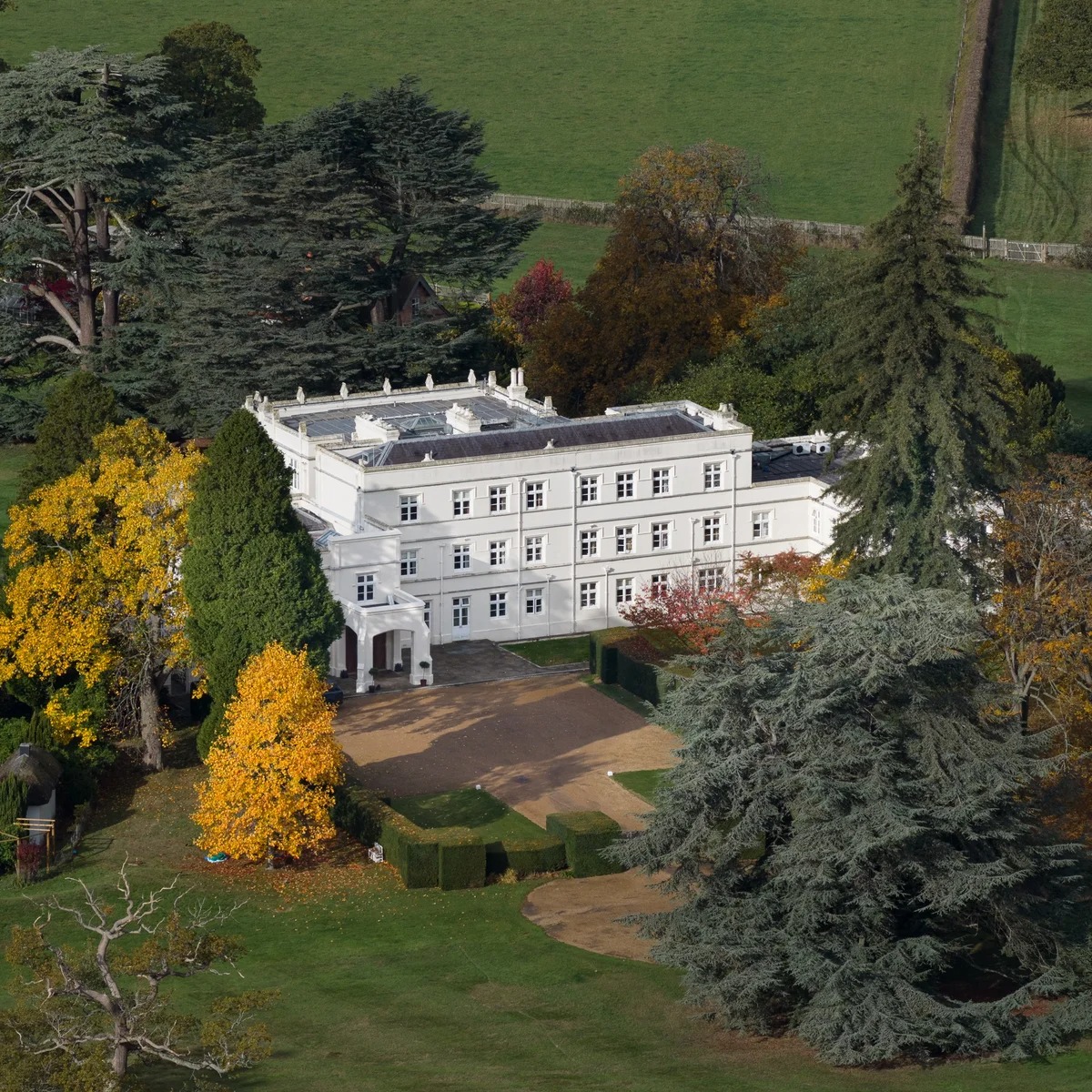 كواليس الانهيار: من رويال لودج إلى سيبيريا