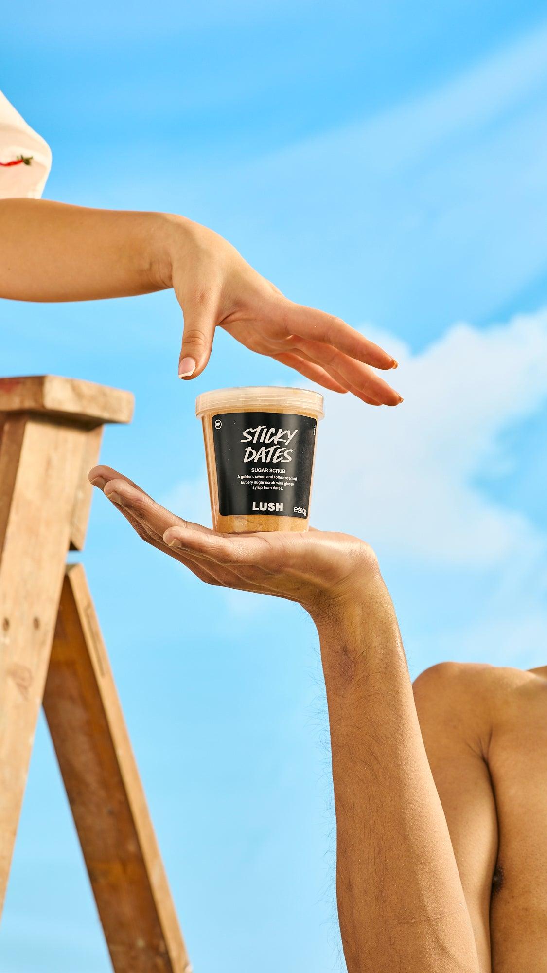 مقشر الجسم دبس التمر Sticky Dates Body Scrub من Lush