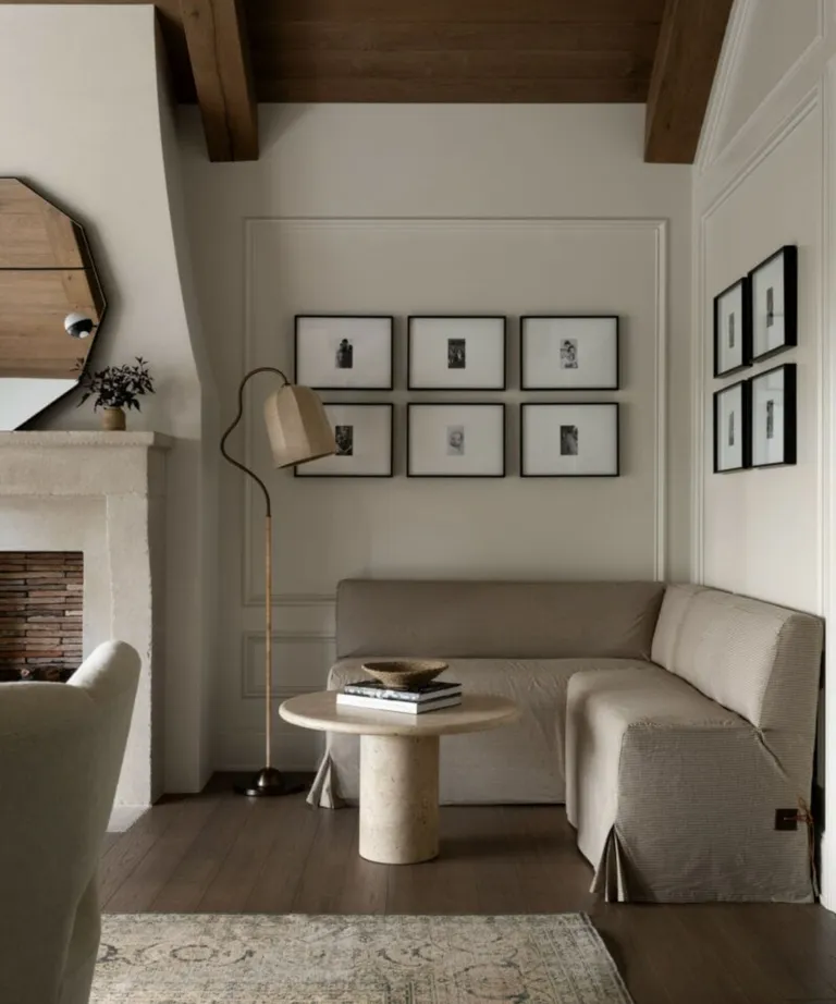 مقعد البانكويت في غرفة النوم