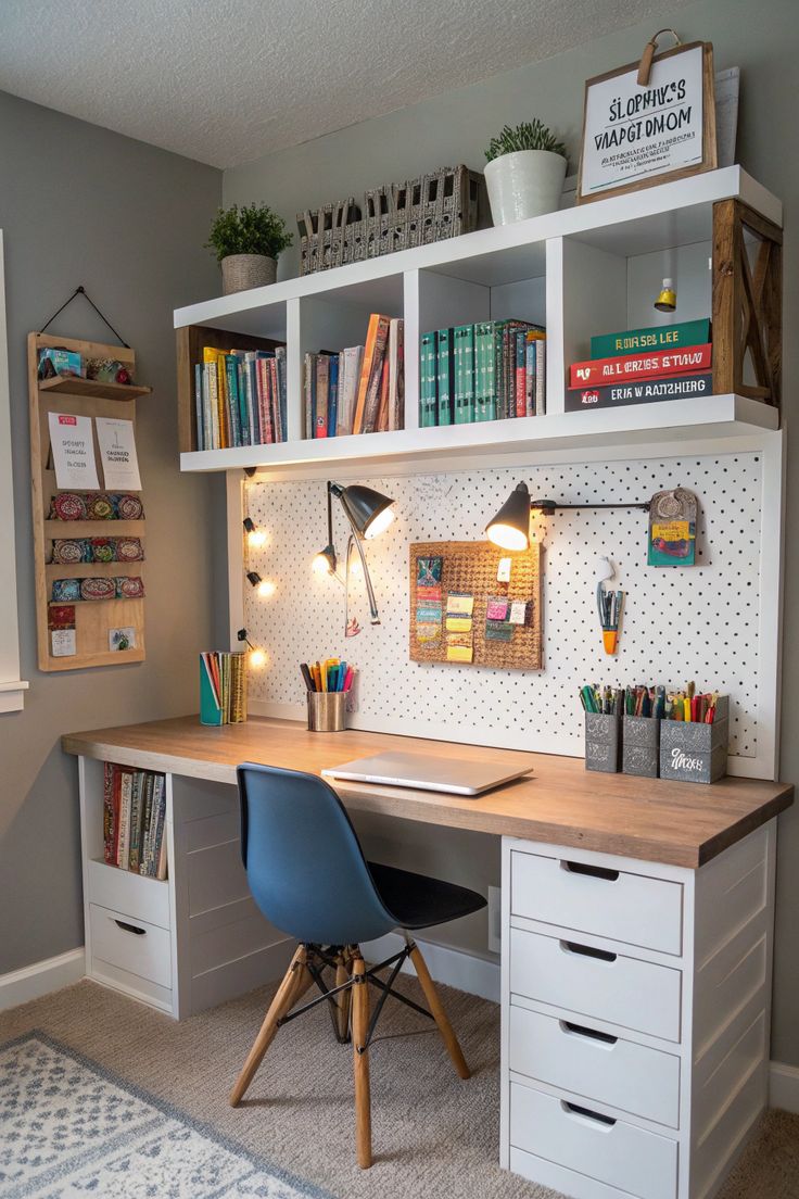 مكتب أطفال مزين بملحقات مميزة