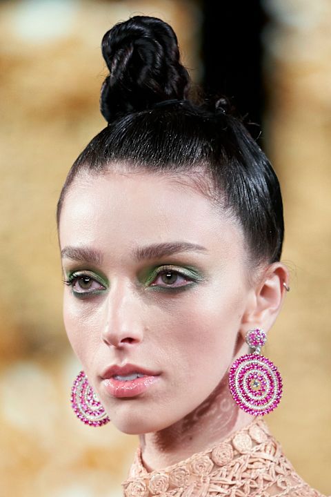 مكياج أخضر بإشراقة ربيعية