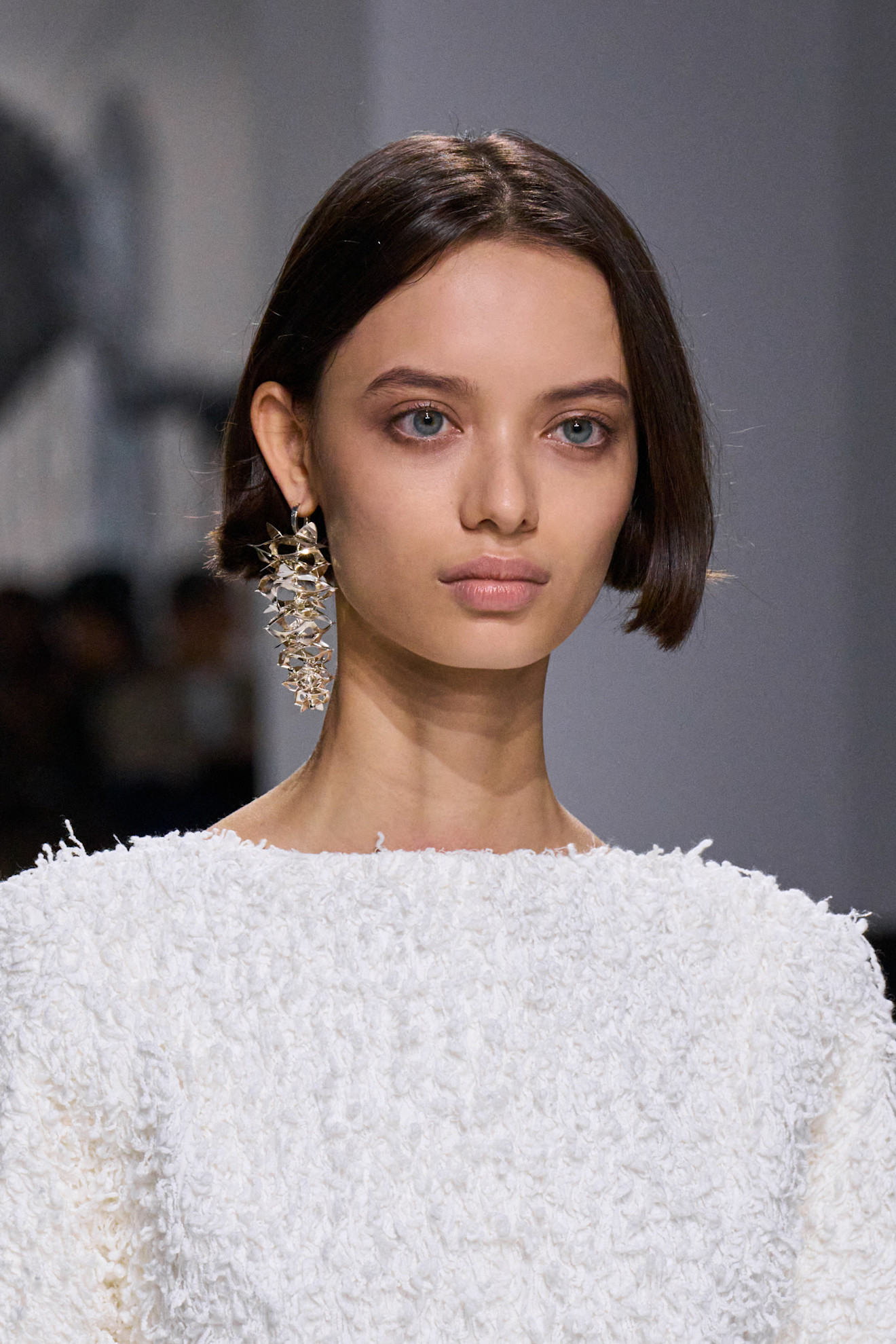 مكياج العيون اللحمي العريض من دار Bottega Veneta
