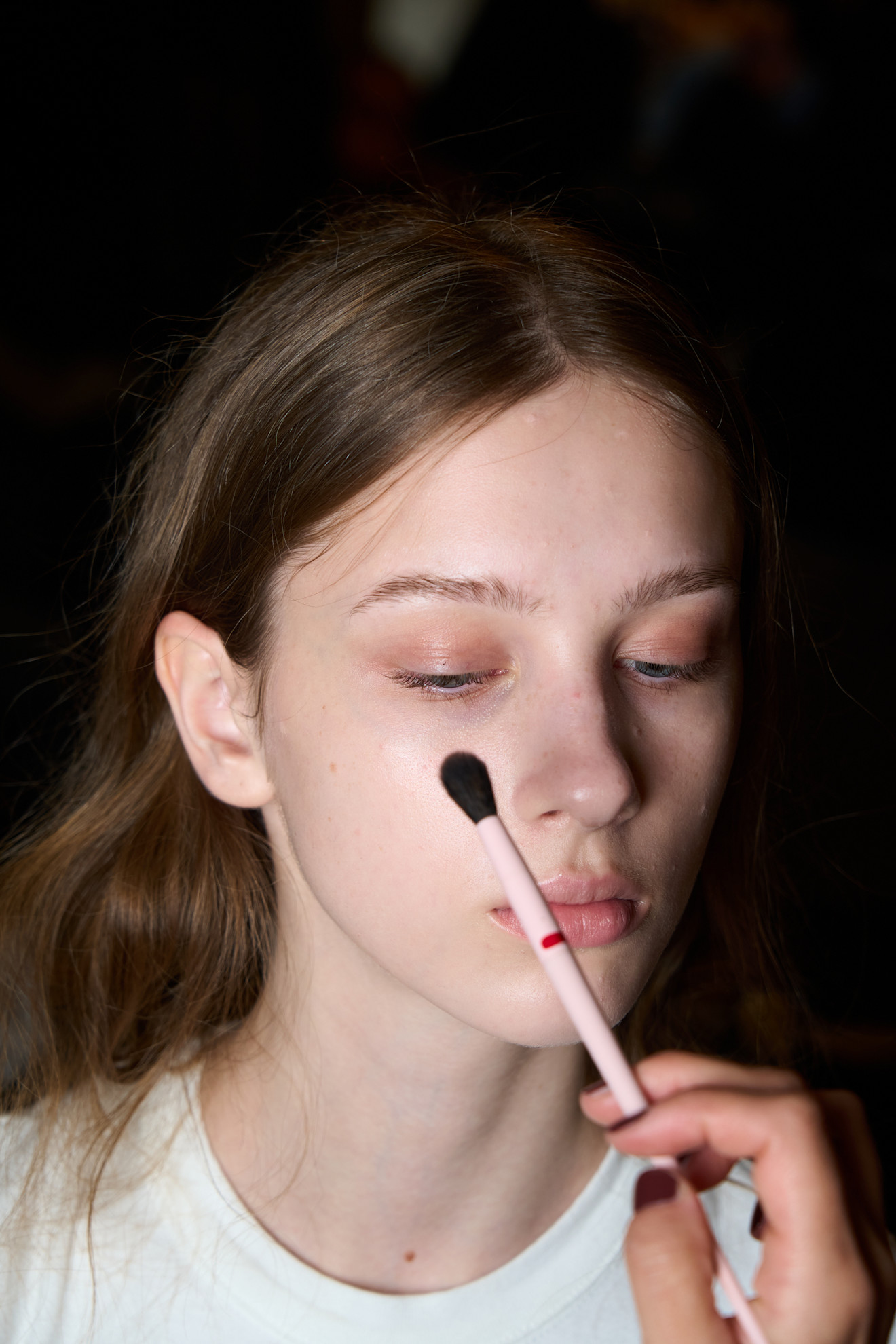 باودر Charlotte Tilbury Airbrush Flawless Finish Setting Powder تتميز بتركيبتها الخفيفة ومزيج فريد من الألوان المشبعة بألوان حيوية لتكشف عن توهج مشرق وصحي يناسب جميع درجات البشرة. كما تقدّم هذه التركيبة الجديدة ملمساً ناعماً ويحافظ على البشرة الطبيعية.