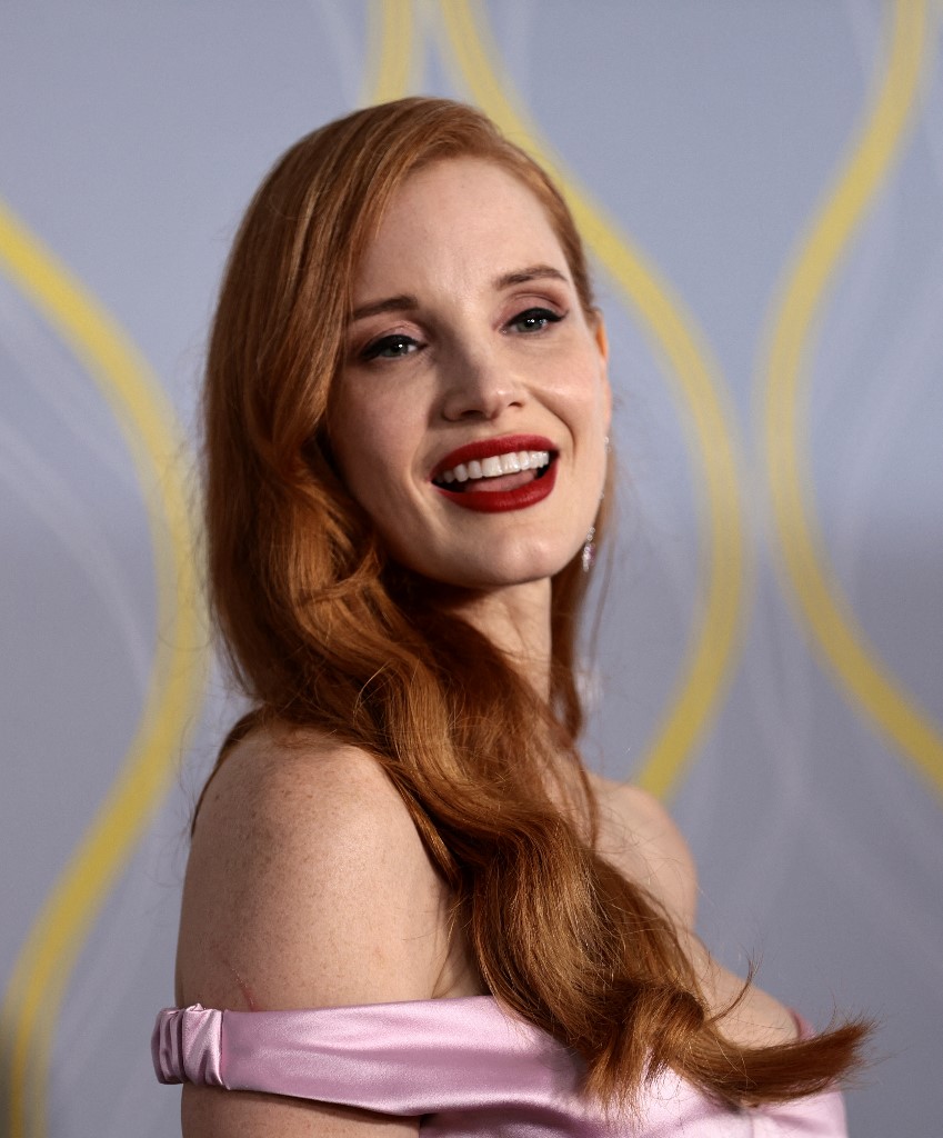 مكياج برونزي قوي من وحي Jessica Chastain