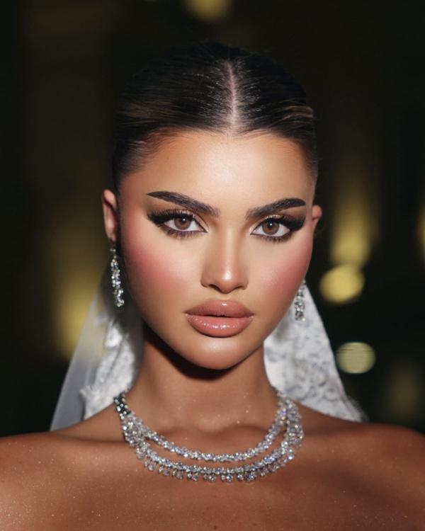 مكياج عروس من خبيرة التجميل المتخصصة منى عبدالرحمن