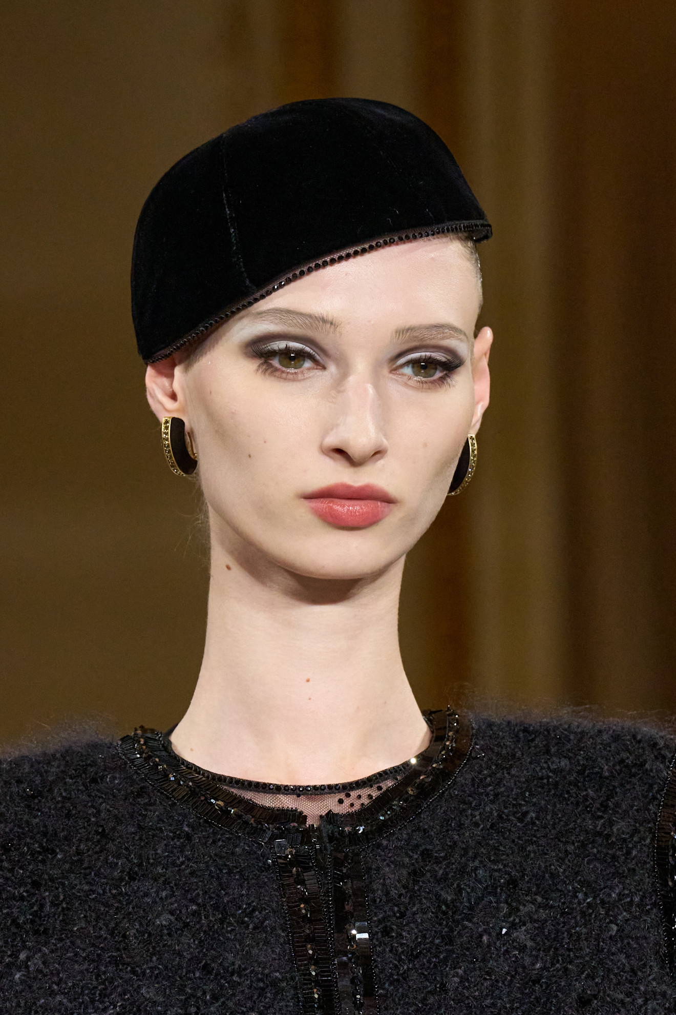 مكياج عيون سموكي باللون الاسود من دار Giorgio Armani Privé