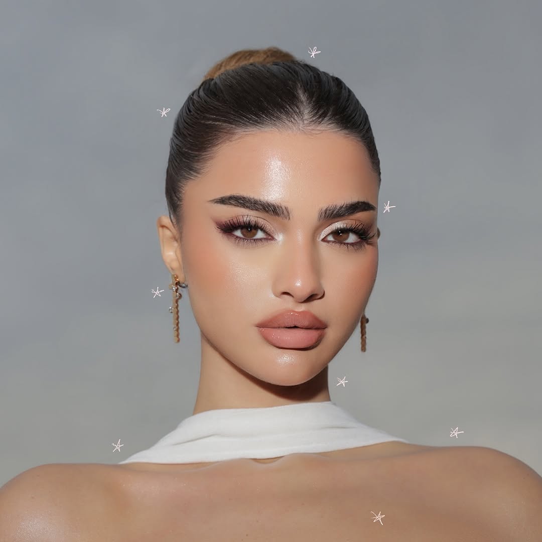 مكياج مشرق بأنامل وعد التركي