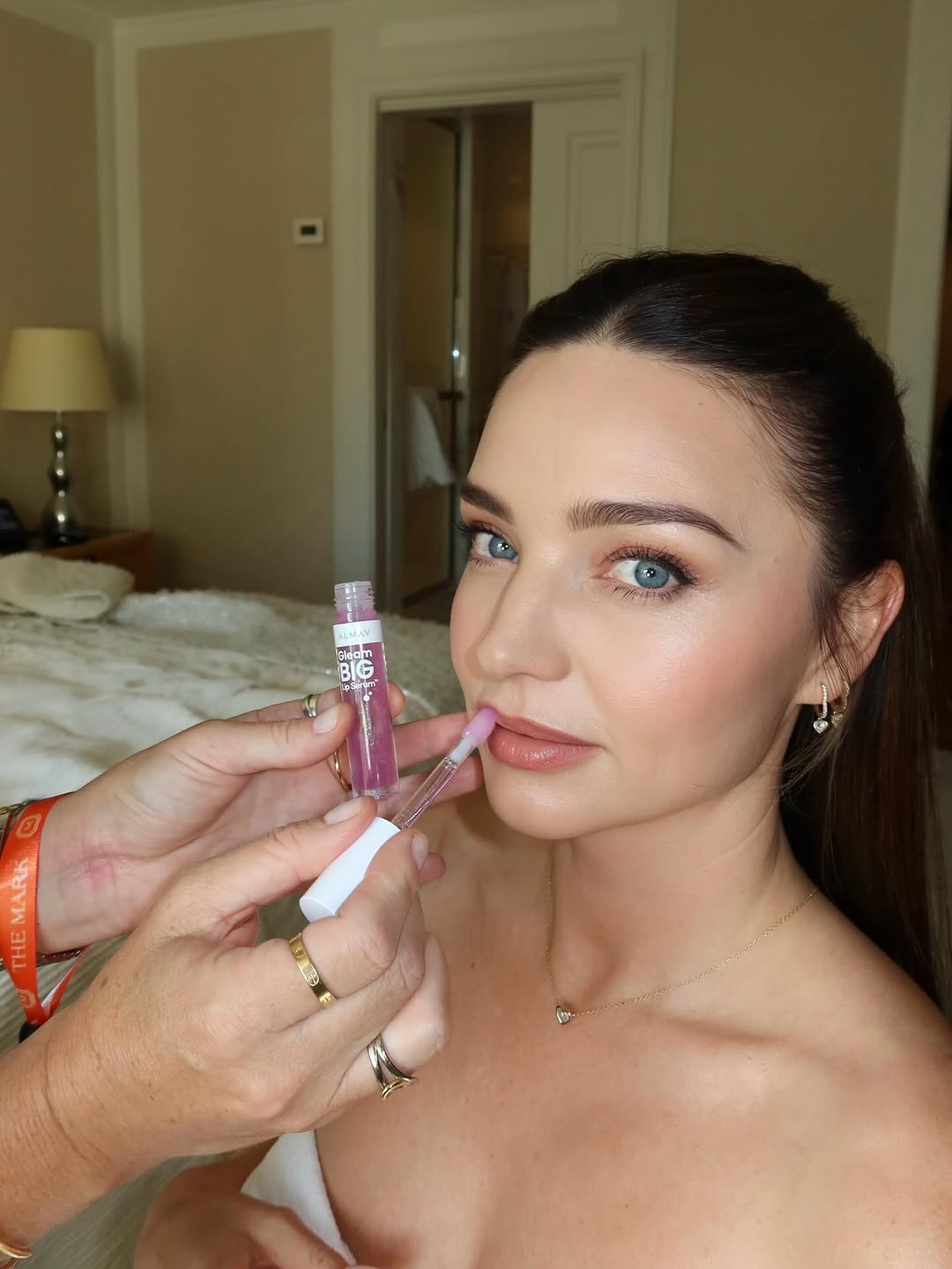 مكياج ميراندا كير Miranda Kerr بلمسات ناعمة ومشرقة في Met Gala 2026