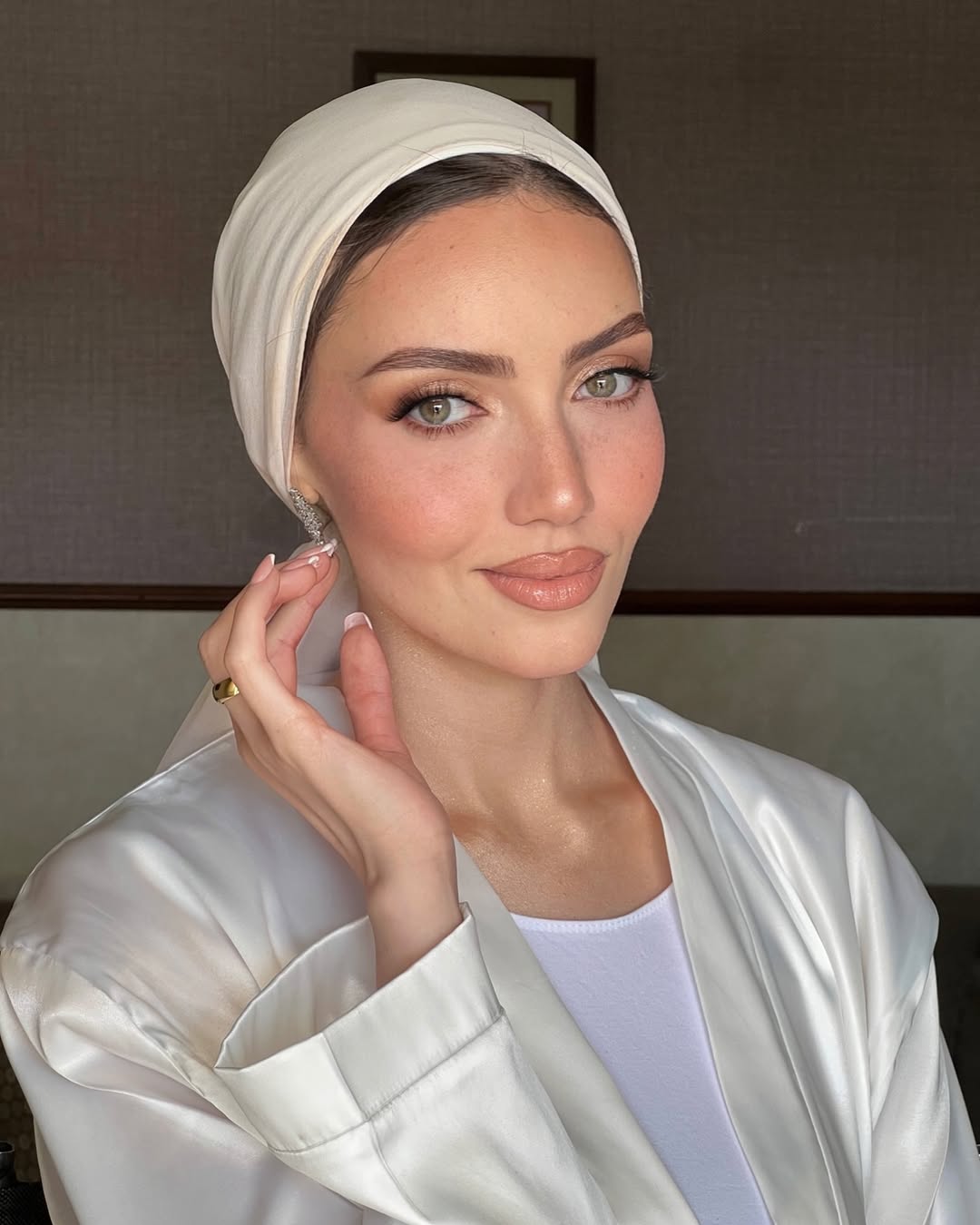 مكياج ناعم بصيحة soft power look