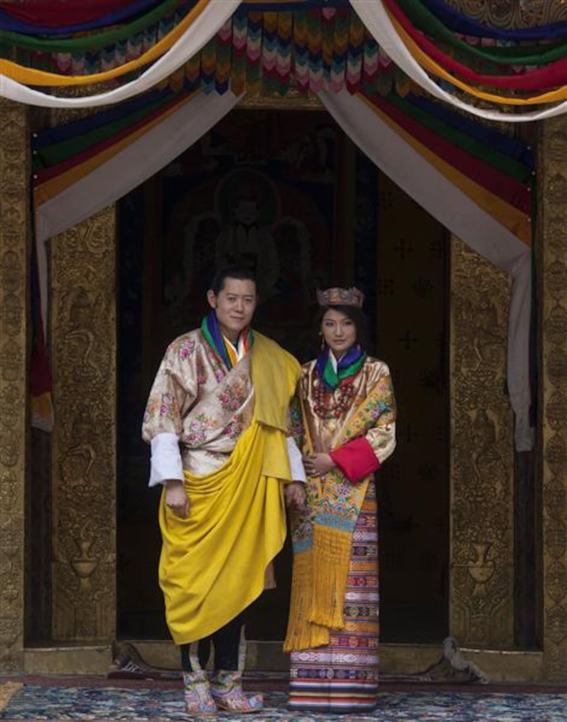 ملك بوتان جيغمي كيسار نامغيال وانغتشوك Jigme Khesar Namgyel Wangchuck وجيتسن بيما Jetsun Pema في بوناخا