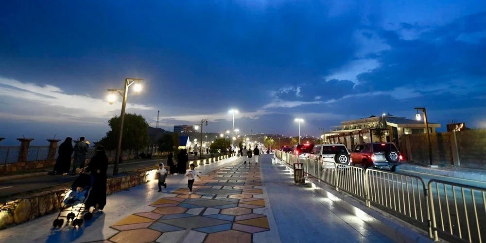 ممشى الضباب و إطلالات بانورامية ٣٦٠ درجة