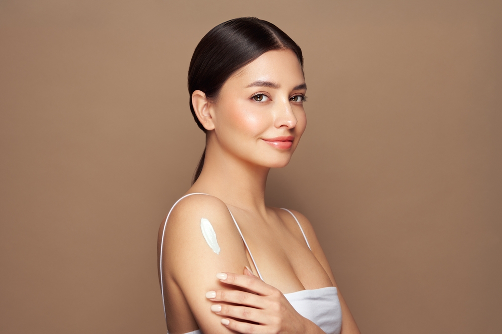 مميزات الكريمات الطبيعية أنها آمنة على البشرة الحساسة والجافة