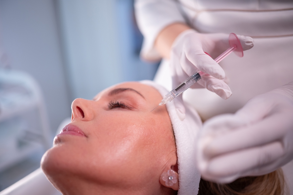 من أضرار تقنية Skin Boosterاحمرار وتورم خفيف في موضع الحقن