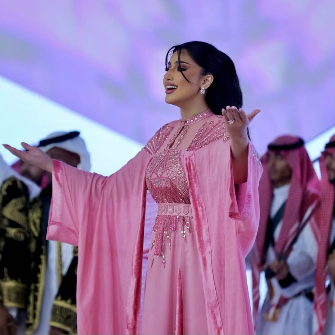 من إحياء الفنانة غدير لأوبريت حفل مهرجان الصقور السنوي