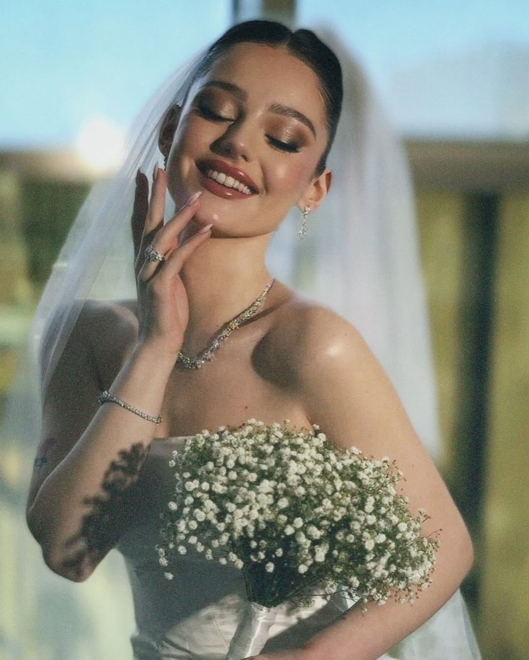 من إطلالات العرايس بمكياج خبيرة التجميل السعودية جميله فايز