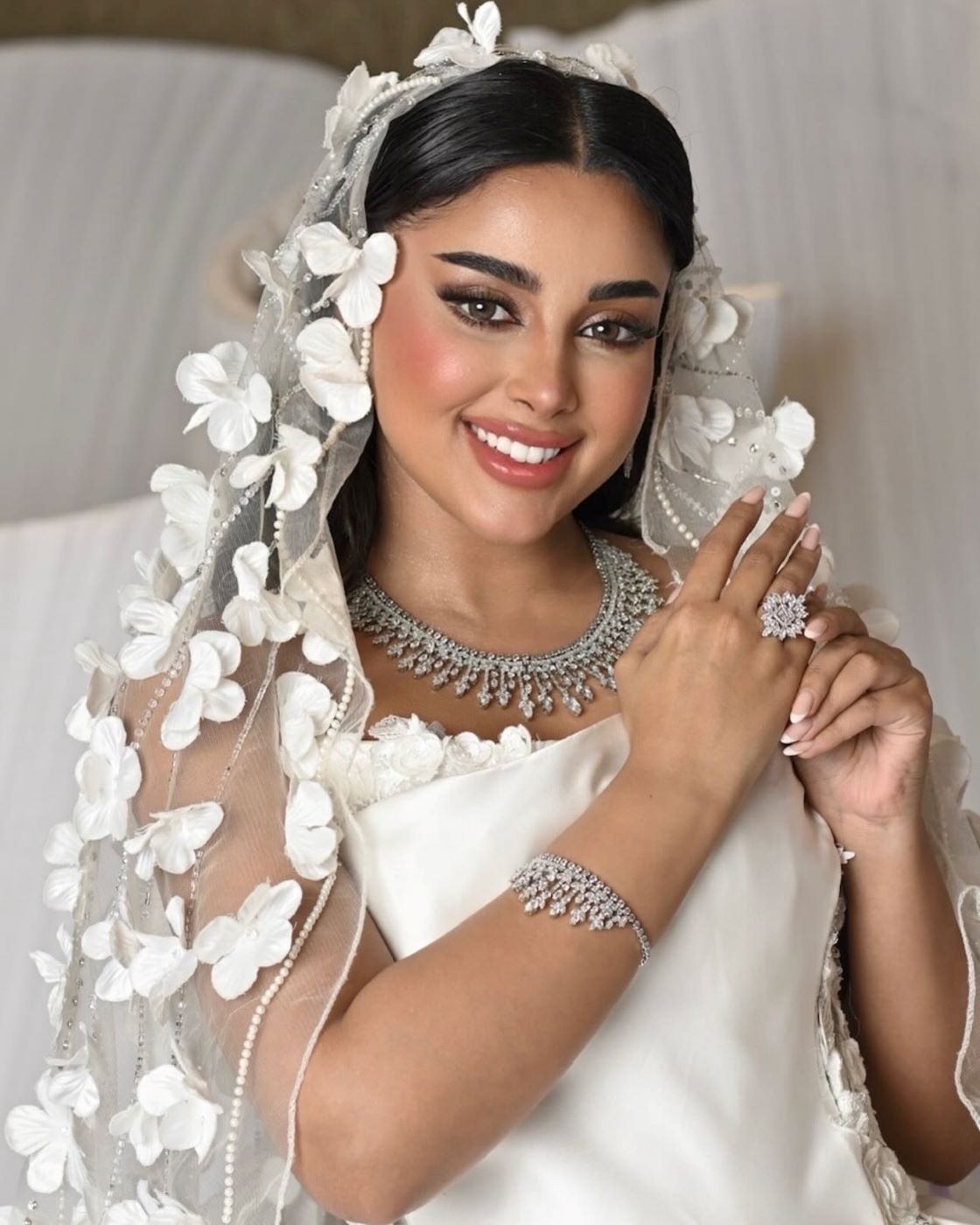 من اطلالات العرايس بمكياج الميك اب ارتست شهد عبد الرحمن
