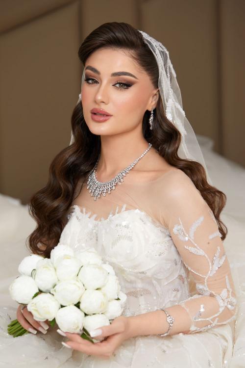 من اطلالات العرايس من الميك اب ارتست جلاء الأزهري