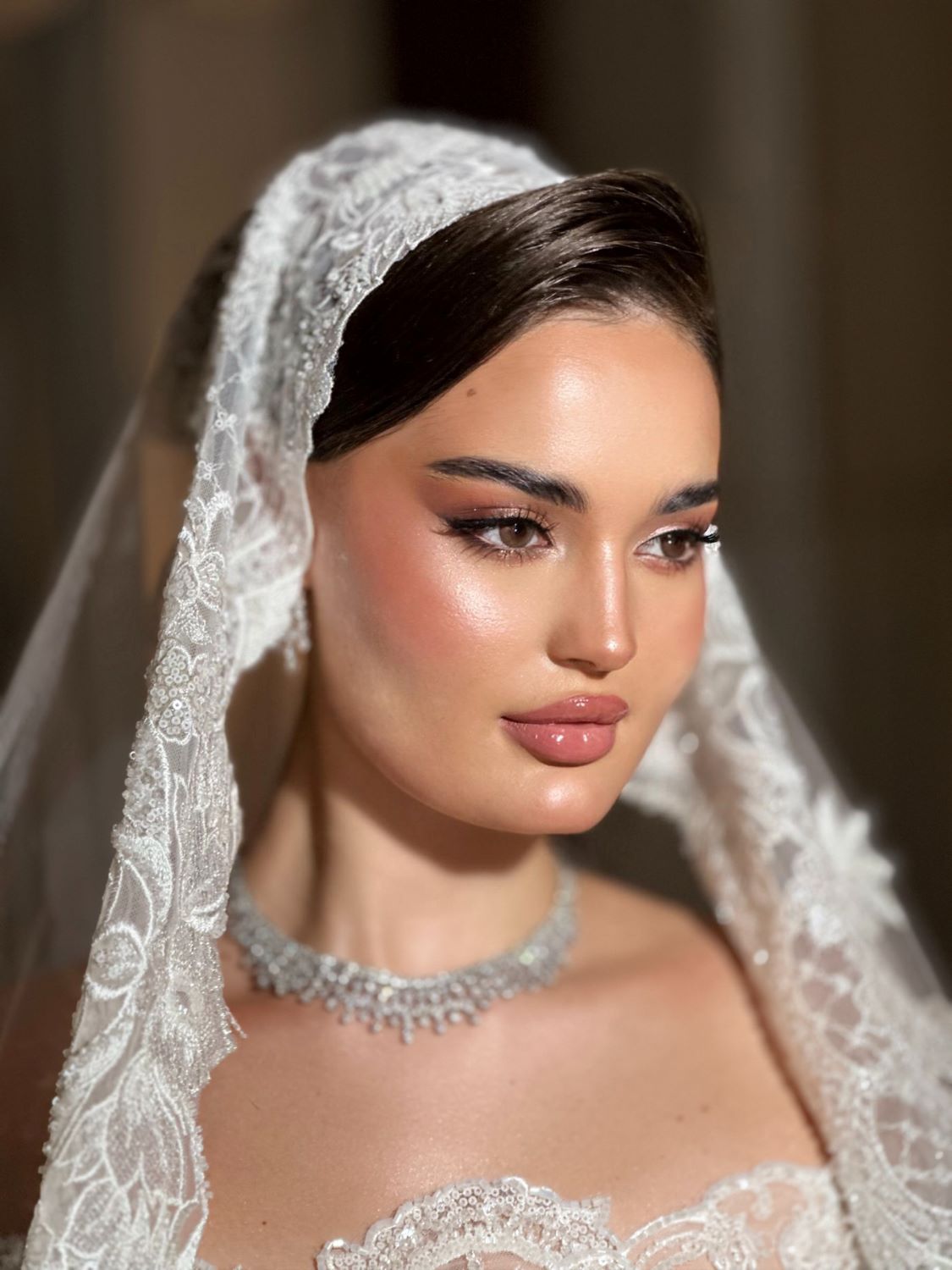 من اطلالات العرايس من خبيرة التجميل خديجة محمد