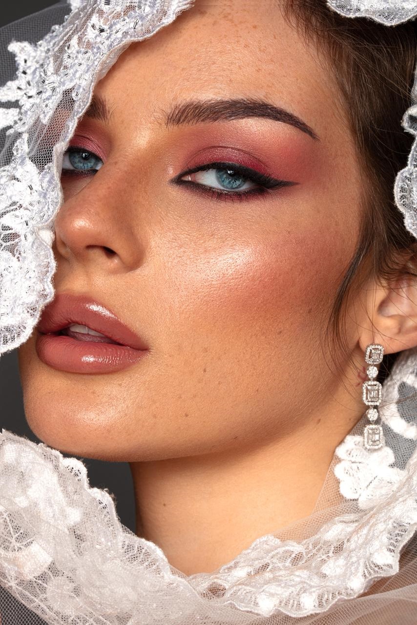 من اطلالات العرايس من خبيرة التجميل ندى ناصر